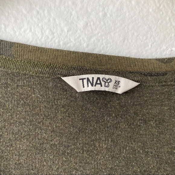 TNA Green Camo 3/4 length sleeve Top - Picture 4 of 10